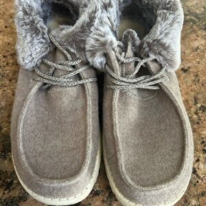 Hey Dude Women's Tan Fur-Lined Slippers